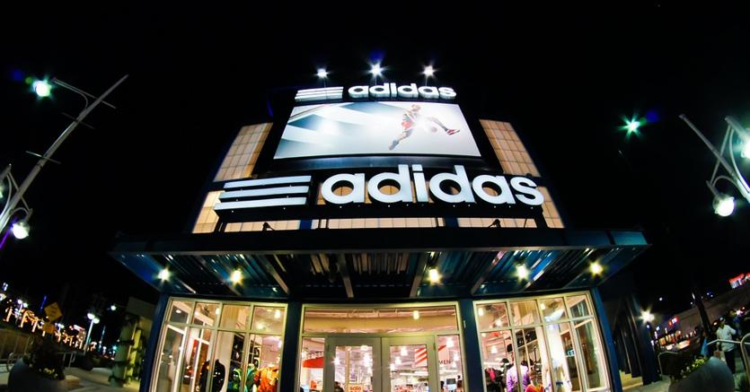 Adidas con rialzo online